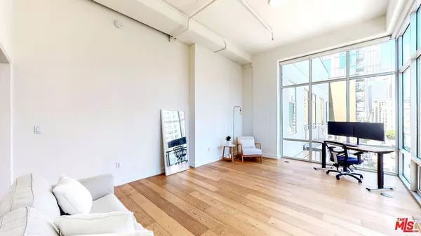 645 W 9th St #720, Los Angeles, CA 90015