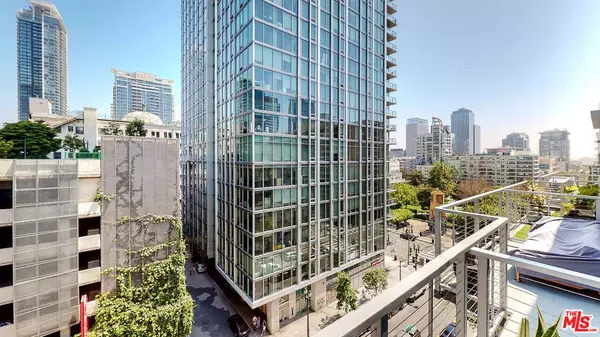 645 W 9th St #720, Los Angeles, CA 90015