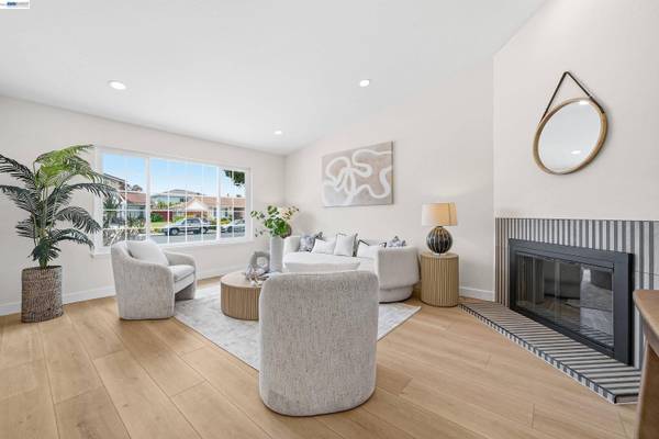 32419 Woodland Dr, Union City, CA 94587