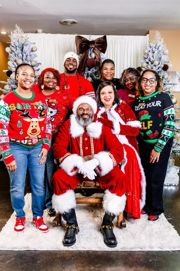 Pics With Santa Ant and Santa Jewell