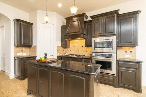 2016 Laurel Valley Drive, Keller, TX 76248