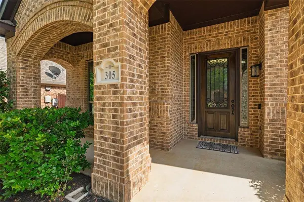 305 Dorset Court, Roanoke, TX 76262