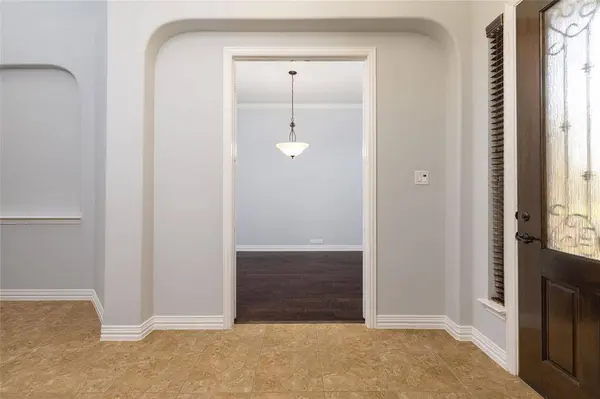 305 Dorset Court, Roanoke, TX 76262