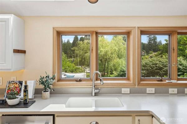 2904 222nd PL SE, Sammamish, WA 98075