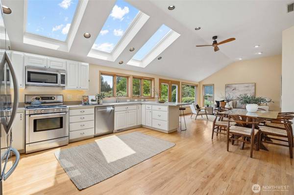 2904 222nd PL SE, Sammamish, WA 98075