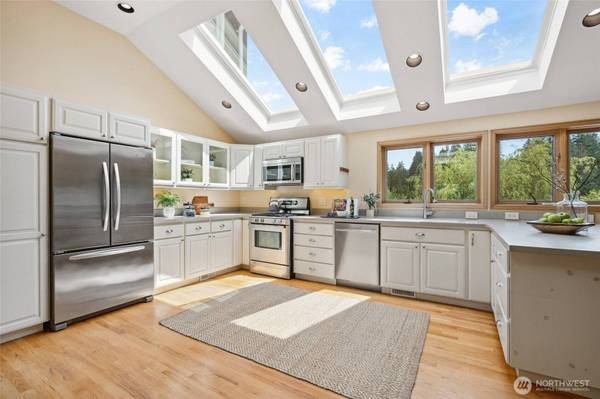 2904 222nd PL SE, Sammamish, WA 98075