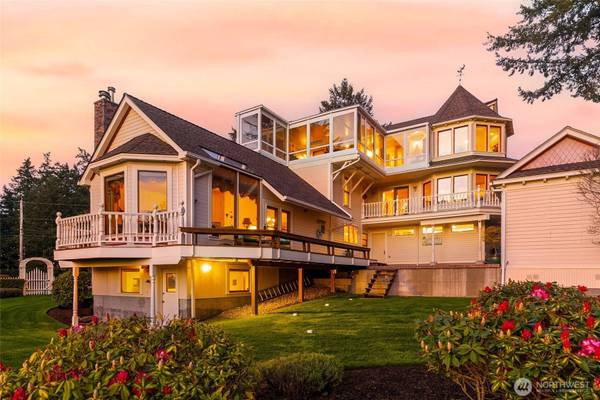 303 7th ST, Anacortes, WA 98221