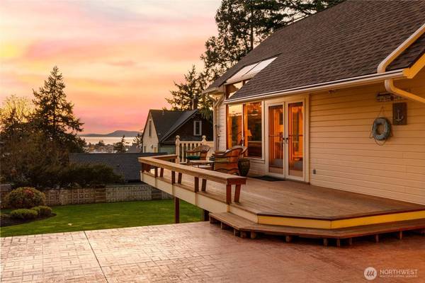 303 7th ST, Anacortes, WA 98221