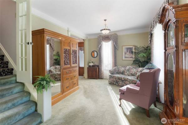 303 7th ST, Anacortes, WA 98221