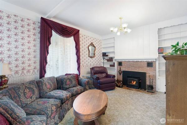 303 7th ST, Anacortes, WA 98221