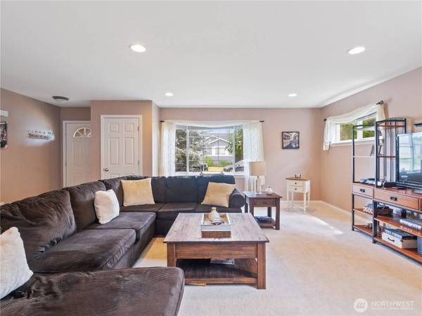 2003 Buttercup DR, Lynden, WA 98264