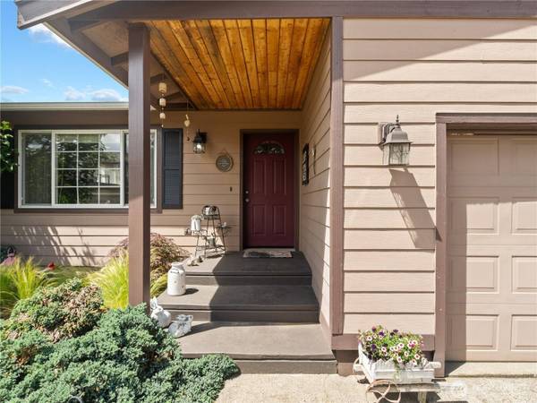 2003 Buttercup DR, Lynden, WA 98264