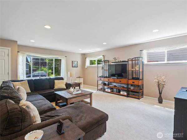 2003 Buttercup DR, Lynden, WA 98264