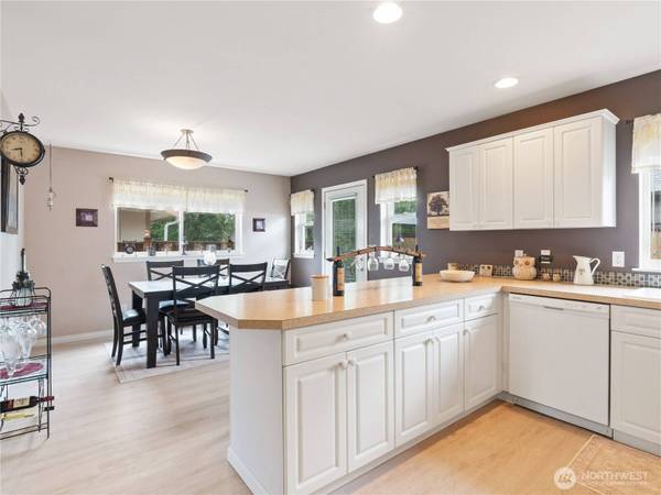 2003 Buttercup DR, Lynden, WA 98264
