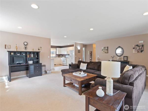 2003 Buttercup DR, Lynden, WA 98264