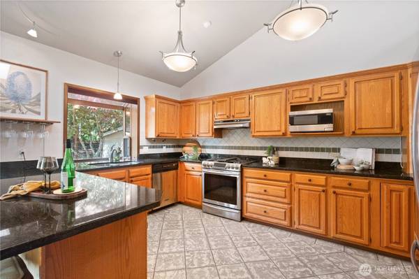 7 Bogey LN, Bellingham, WA 98229