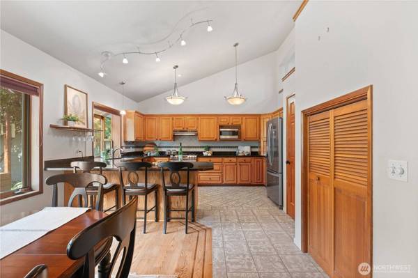 7 Bogey LN, Bellingham, WA 98229
