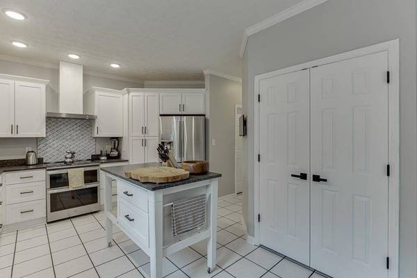 4212 Gold Springs LN, Hoschton, GA 30548