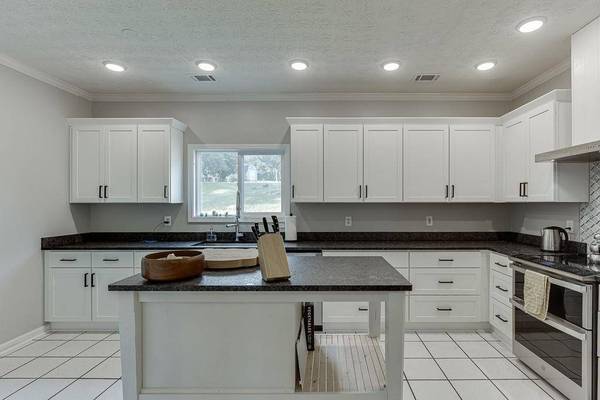 4212 Gold Springs LN, Hoschton, GA 30548