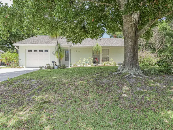 425 Banyan ST, Sebastian, FL 32958