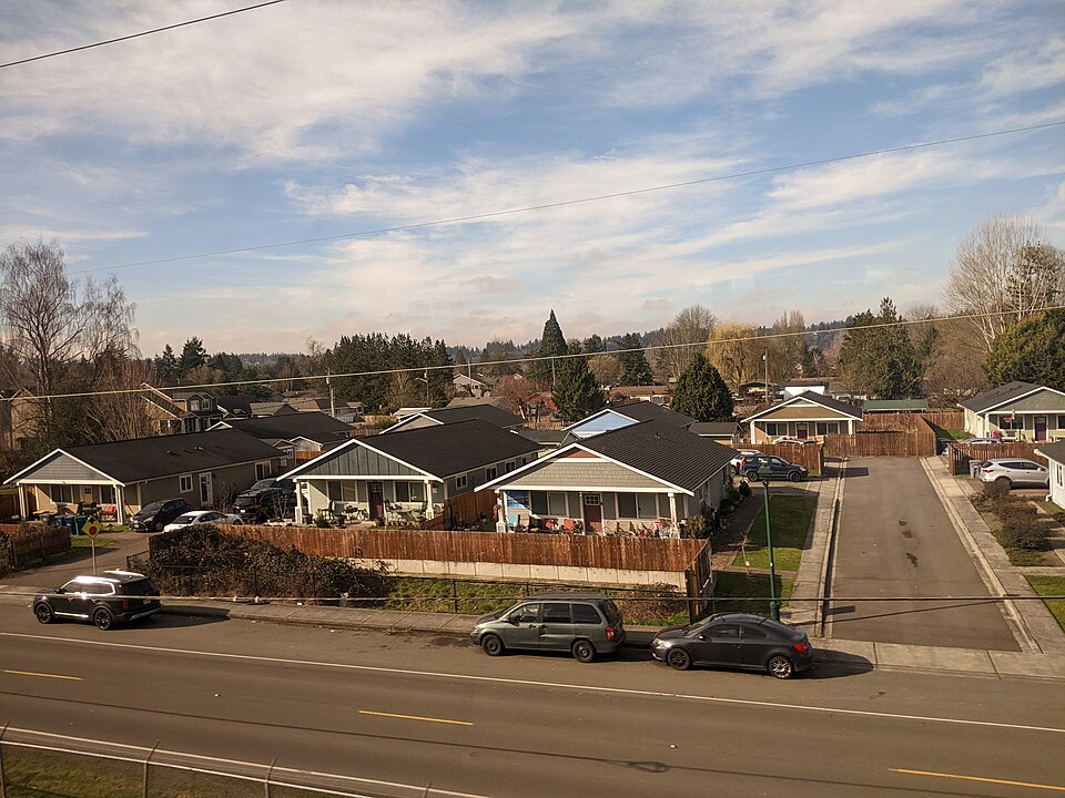 Pacific,_WA,_East_side_by_train_tracks
