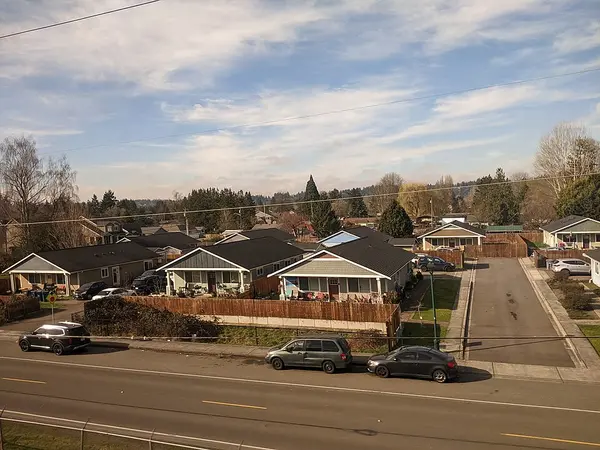 Pacific,_WA,_East_side_by_train_tracks