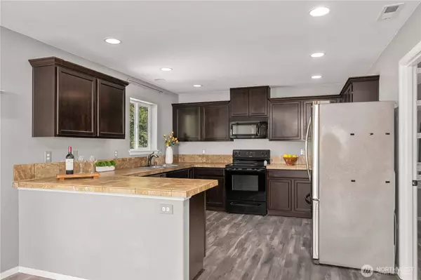 1324 Daffodil AVE NE, Orting, WA 98360