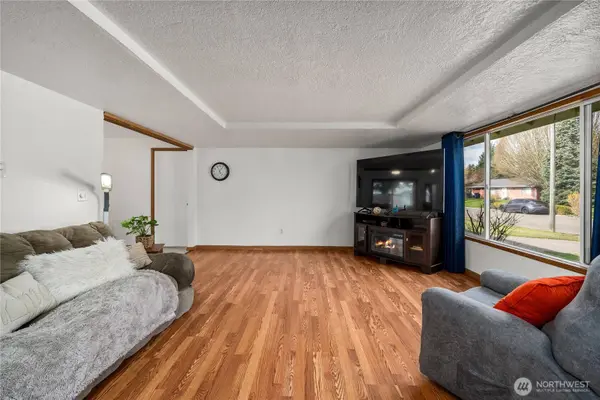 737 3rd AVE NE, Pacific, WA 98047