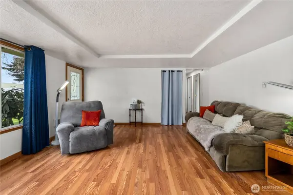 737 3rd AVE NE, Pacific, WA 98047