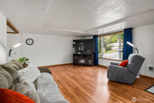 737 3rd AVE NE, Pacific, WA 98047