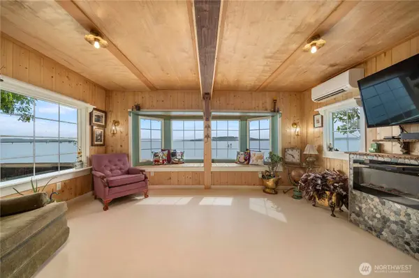 230 S 219th ST, Normandy Park, WA 98198