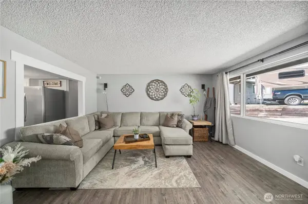 19101 58th ST E, Lake Tapps, WA 98391