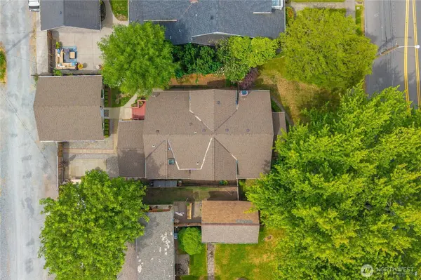518 W Pioneer, Puyallup, WA 98371