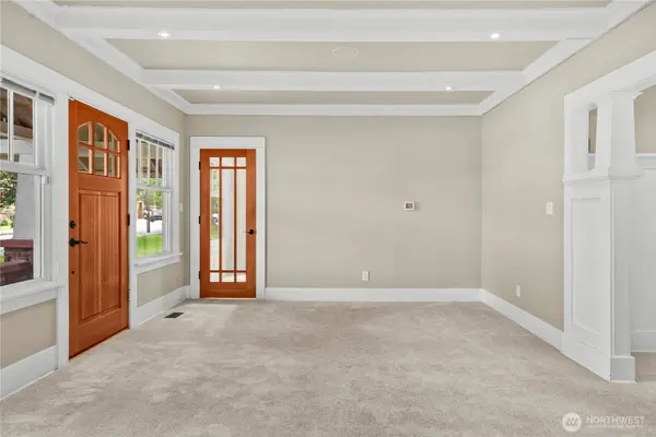 518 W Pioneer, Puyallup, WA 98371