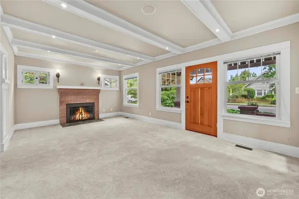 518 W Pioneer, Puyallup, WA 98371