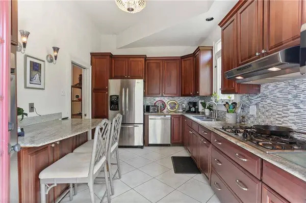 1920 PENISTON ST, New Orleans, LA 70115