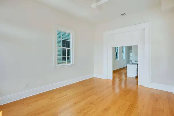 1809 CARONDELET ST, New Orleans, LA 70130