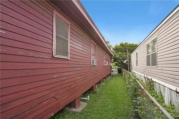 1811 HOLLYGROVE ST, New Orleans, LA 70118