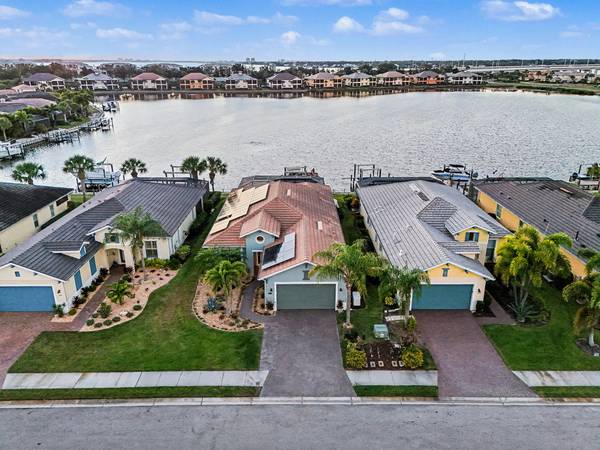 1018 Overlook Ct, Bradenton, FL 34208-5714