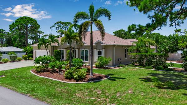 5988 Viola Rd, Venice, FL 34293-6740