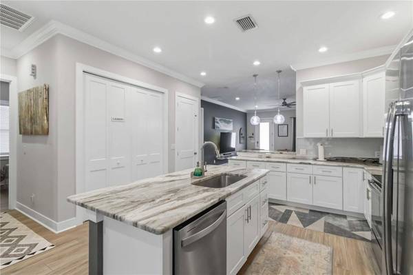 2411 17TH AVE N, St Petersburg, FL 33713