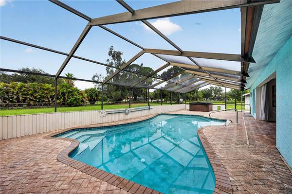 1305 GREENFIELD CIR, Venice, FL 34292
