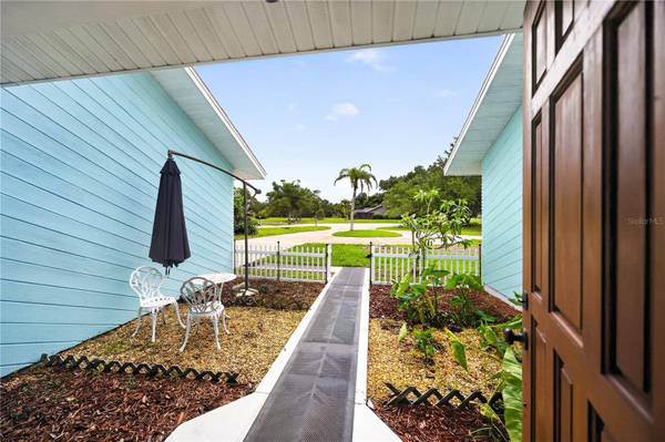1305 GREENFIELD CIR, Venice, FL 34292