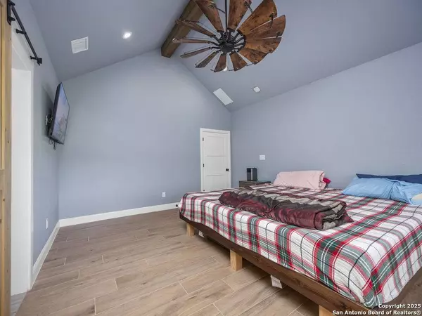 228 triple r, La Vernia, TX 78121