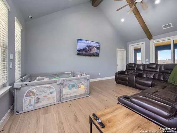 228 triple r, La Vernia, TX 78121