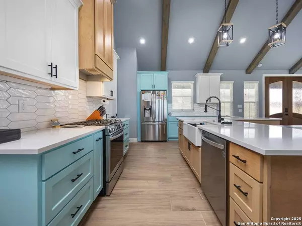 228 triple r, La Vernia, TX 78121