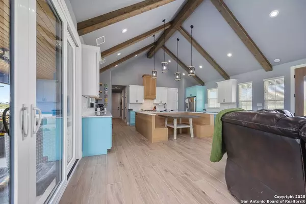 228 triple r, La Vernia, TX 78121