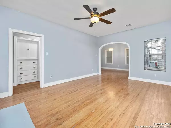 415 HUGO STREET, Kerrville, TX 78028