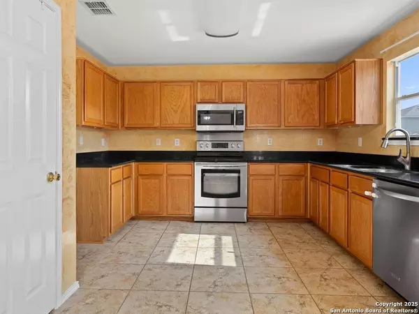 8964 Scarlet crk, Universal City, TX 78148