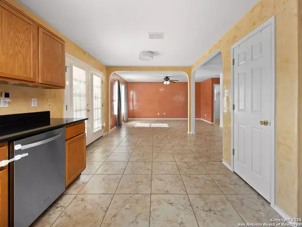 8964 Scarlet crk, Universal City, TX 78148